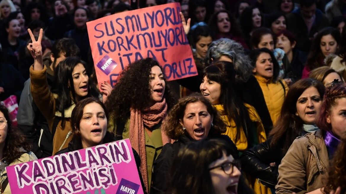 Τουρκία: Συνελήφθησαν 16 διαδηλωτές που αμφισβητούσαν τη νίκη του Ερντογάν στο δημοψήφισμα